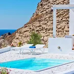 Katharos Pool Villas *