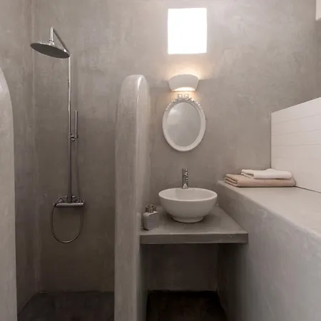 Katharos Pool Villas *