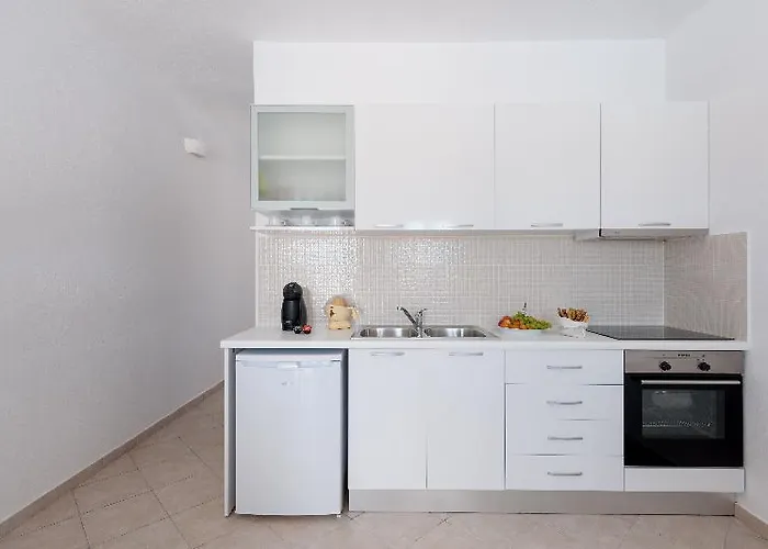 카타로스 풀 빌라 이아