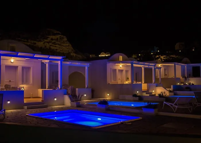 Katharos Pool * Oia (Santorini)